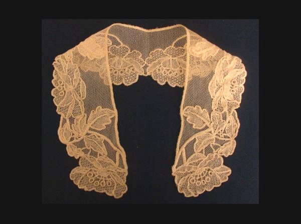 Lace Collar